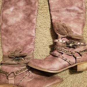 Not rated gently used boots.